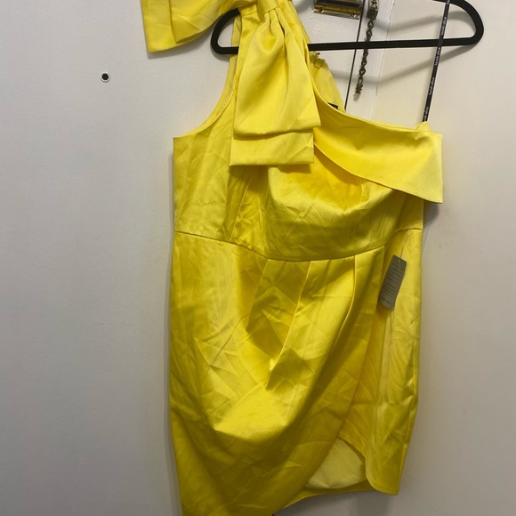Gorgeous Yellow dress in new condition - Picture 6 of 6
